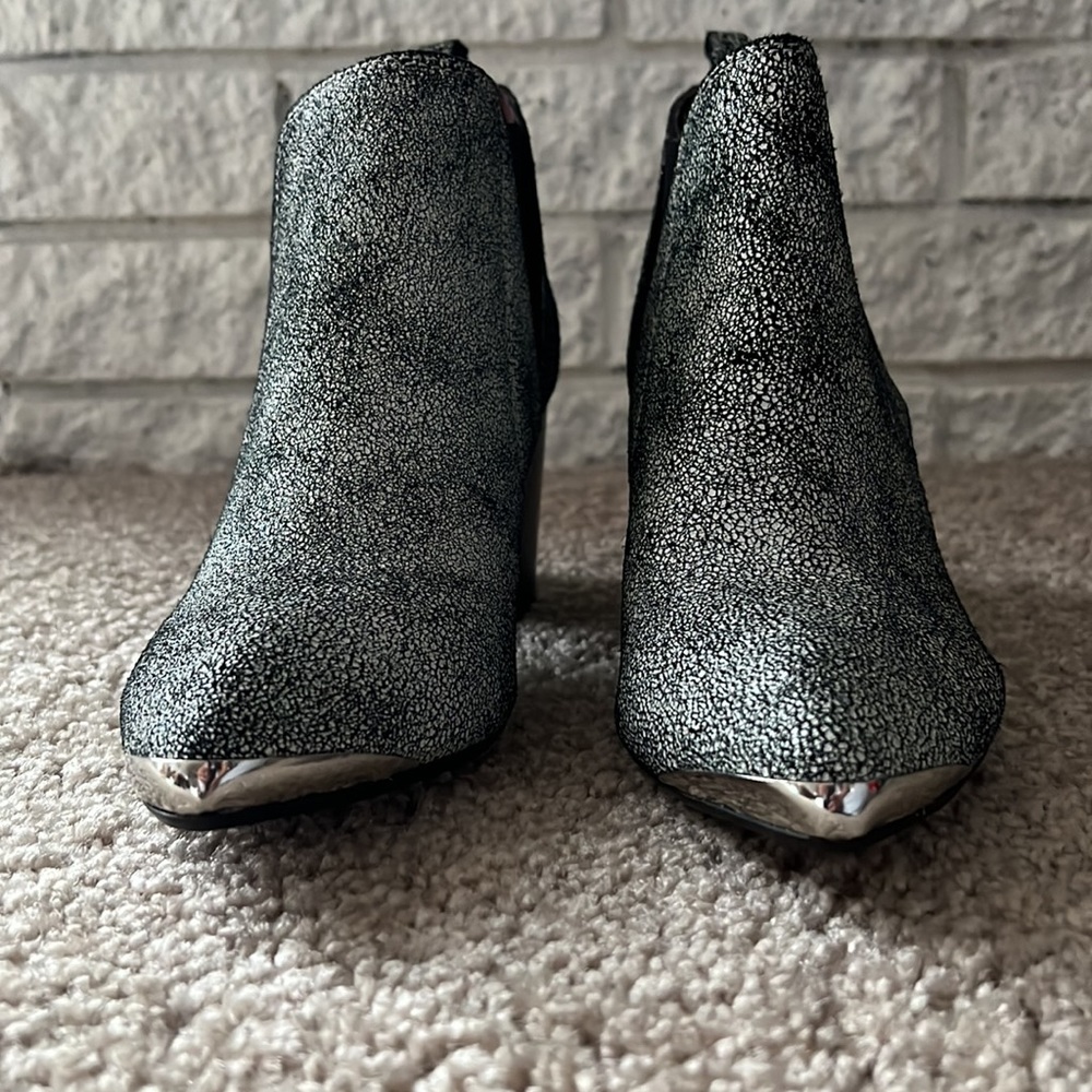 Report Signature Toby booties! - Picture 2 of 8